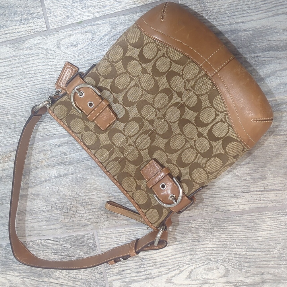 COACH • Signature C Slim Handbag